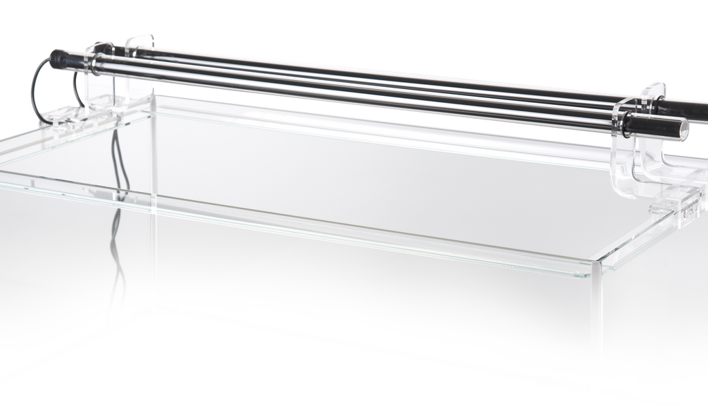 sera AquaTank Tube Holder com dois tubos LED daylight sunrise 820, referência 32771; aquário ilustrativo não incluído
