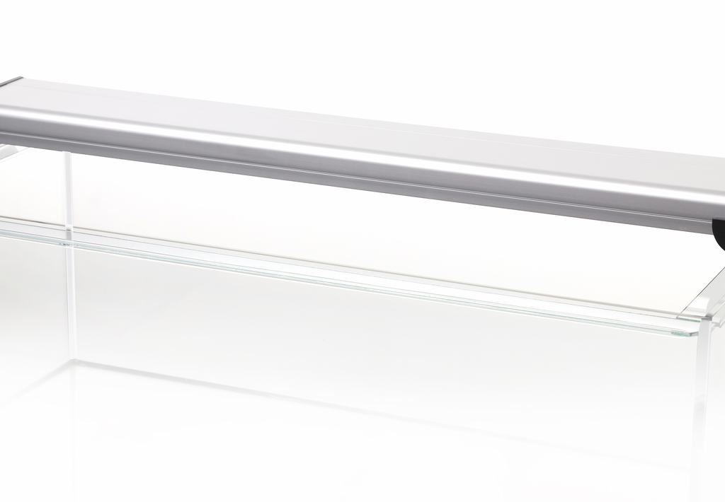 Luminária sera AquaTank fiXture silver 800 com um tubo LED daylight sunrise 660, referência 32772; aquário não incluído